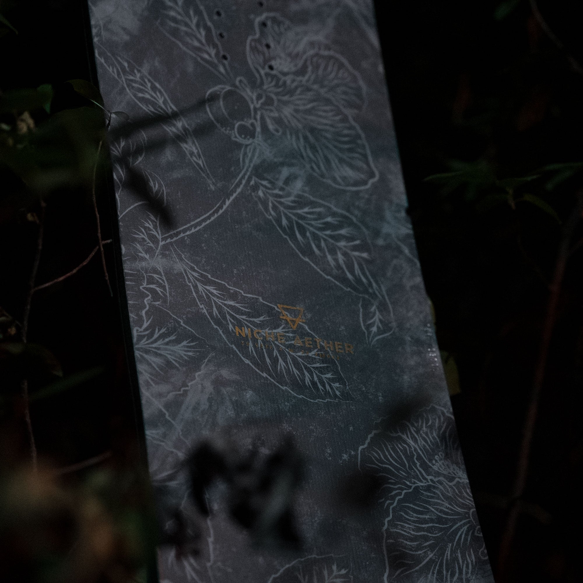 niche aether snowboard franklinia graphic detail