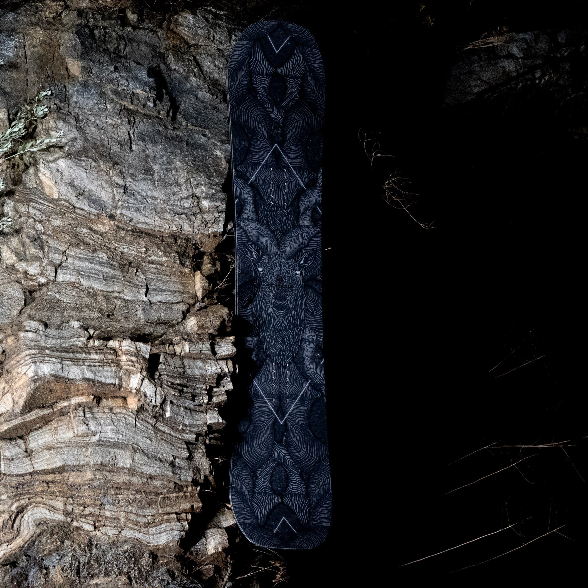 niche crux snowboard markhor graphic detail