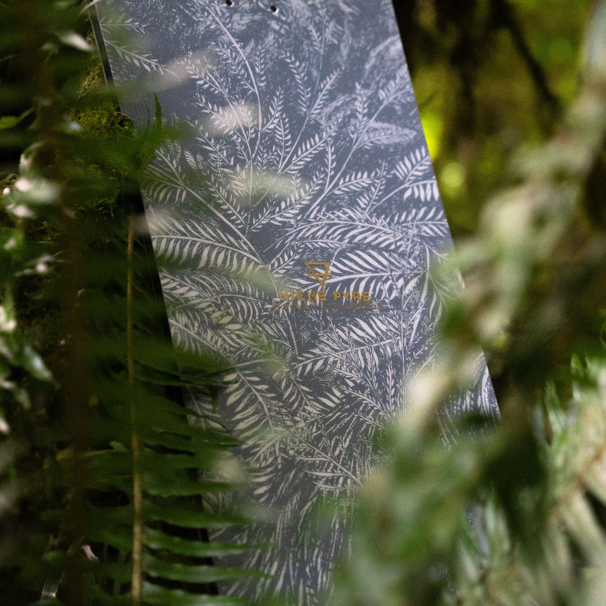 niche pyre snowboard moa graphic detail