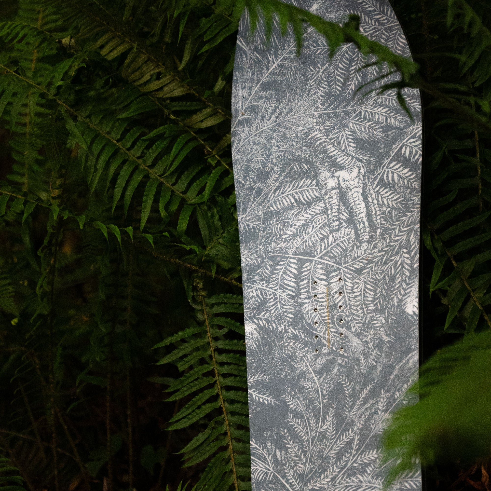 niche pyre snowboard moa graphic detail