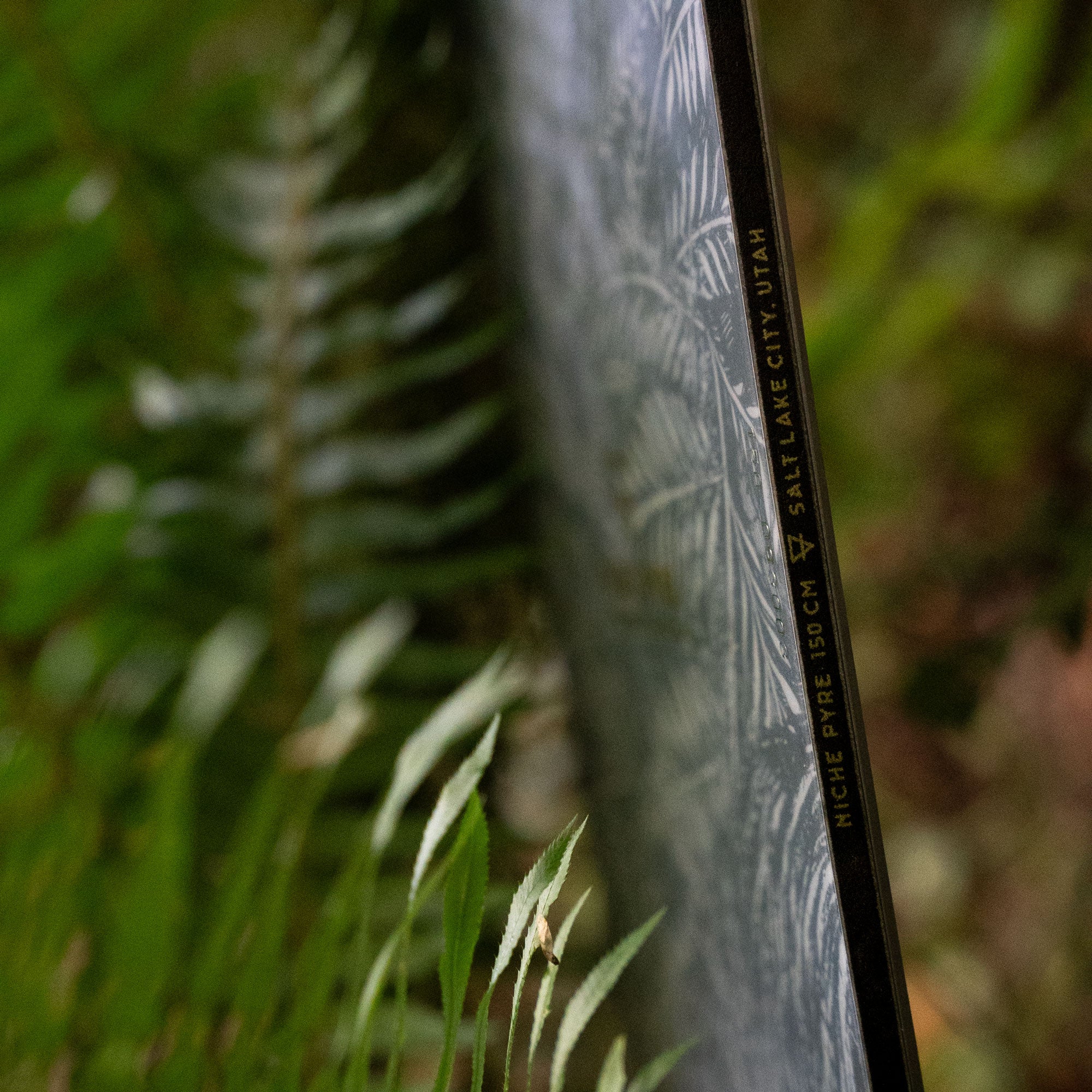 niche pyre snowboard moa graphic detail