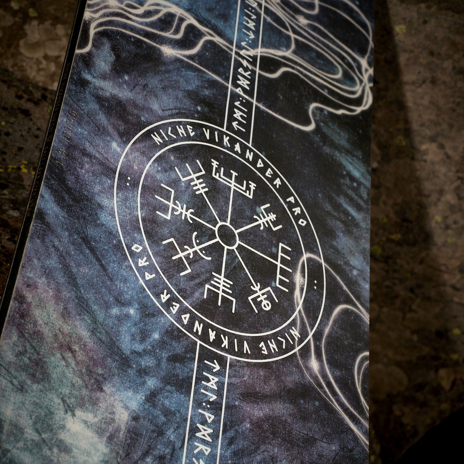 niche vikander snowboard graphic detail