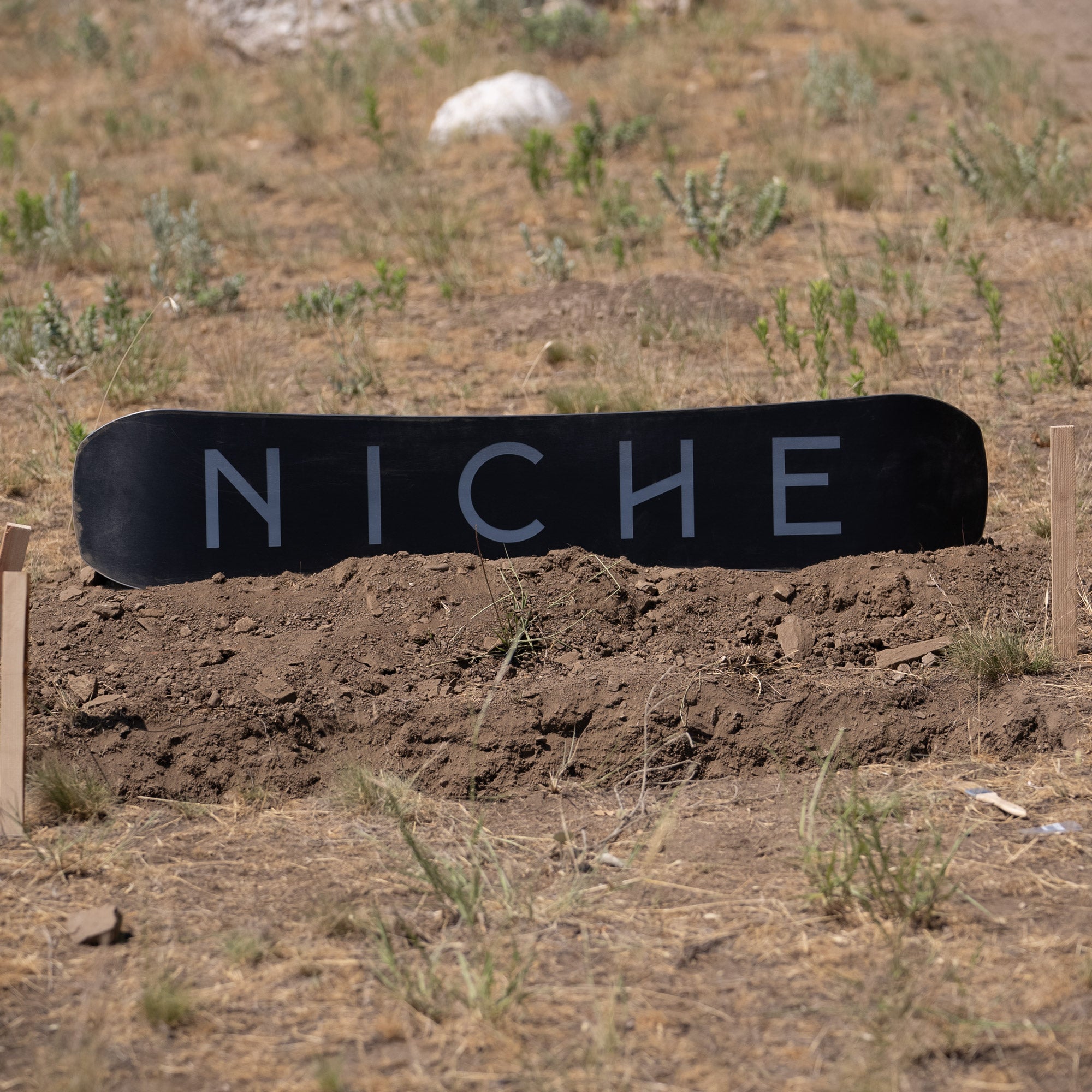 niche wraith snowboard fossil base