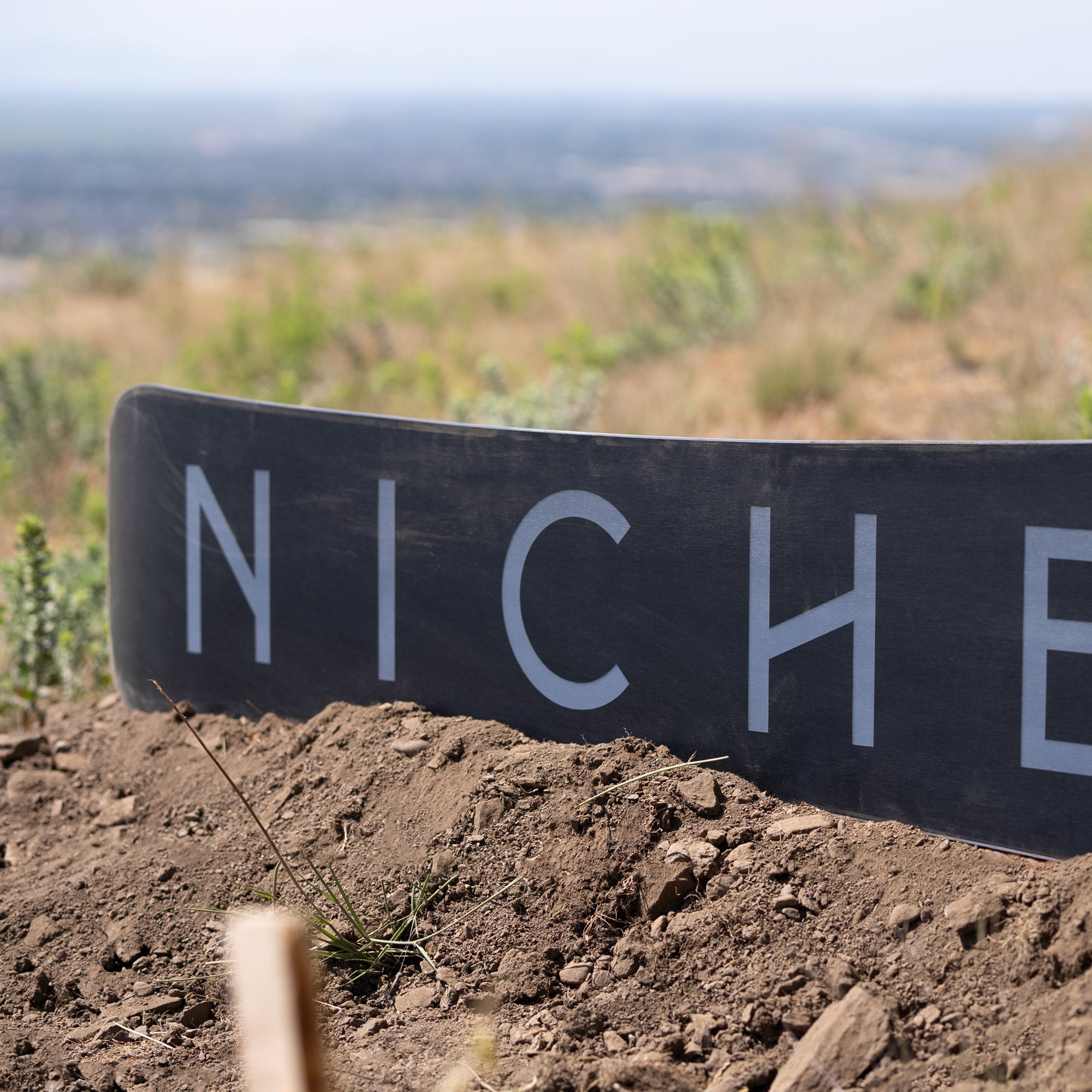 niche wraith snowboard fossil base