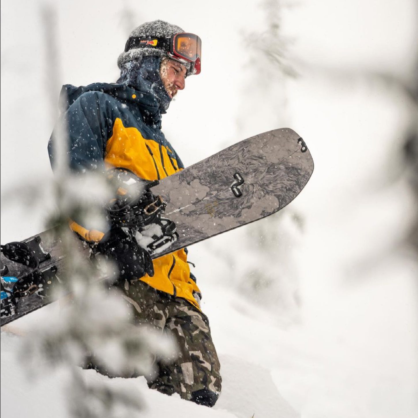 niche snowboards team rider Chris Frignoca 