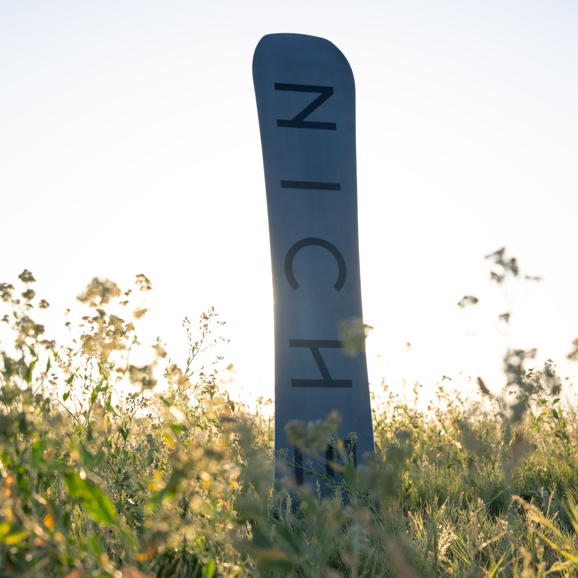 Minx Snowboard in Dandelion | Niche Snowboards