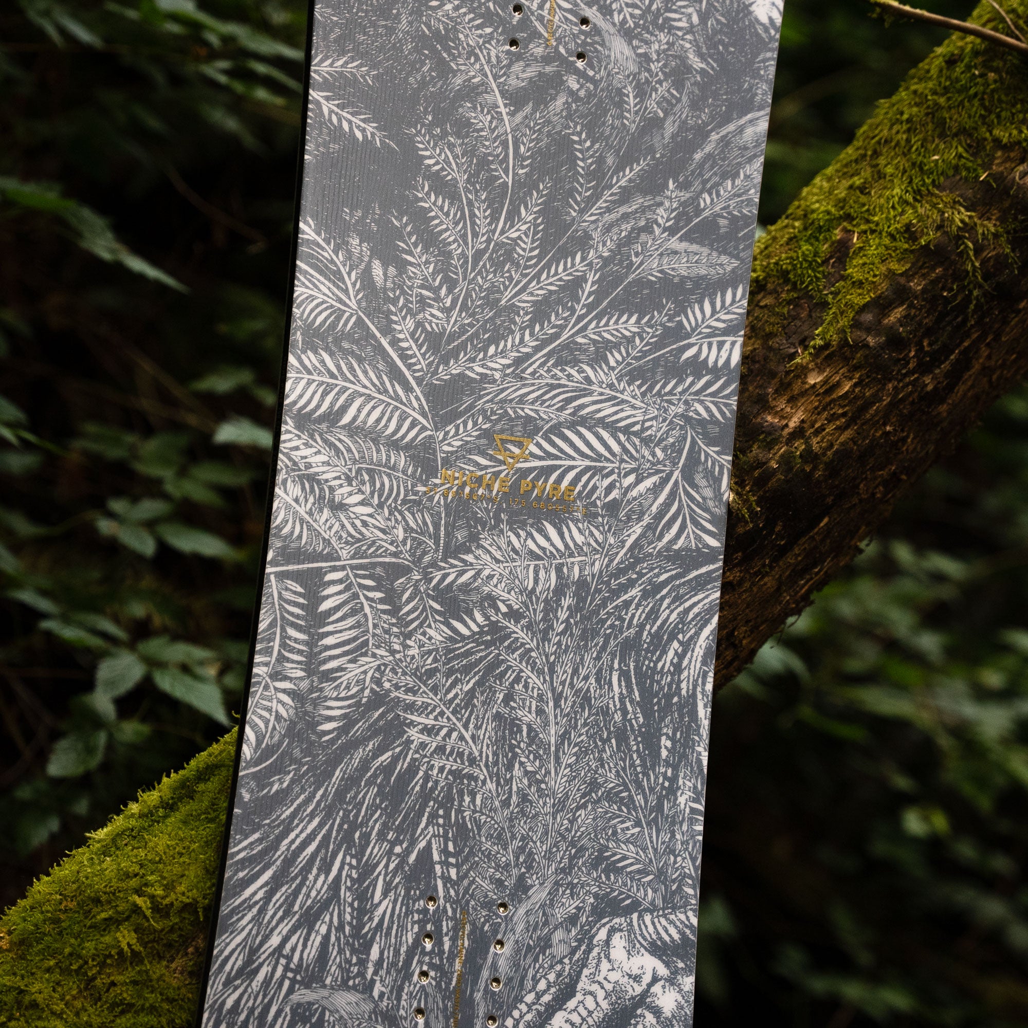 Pyre Snowboard in Moa | Niche Snowboards