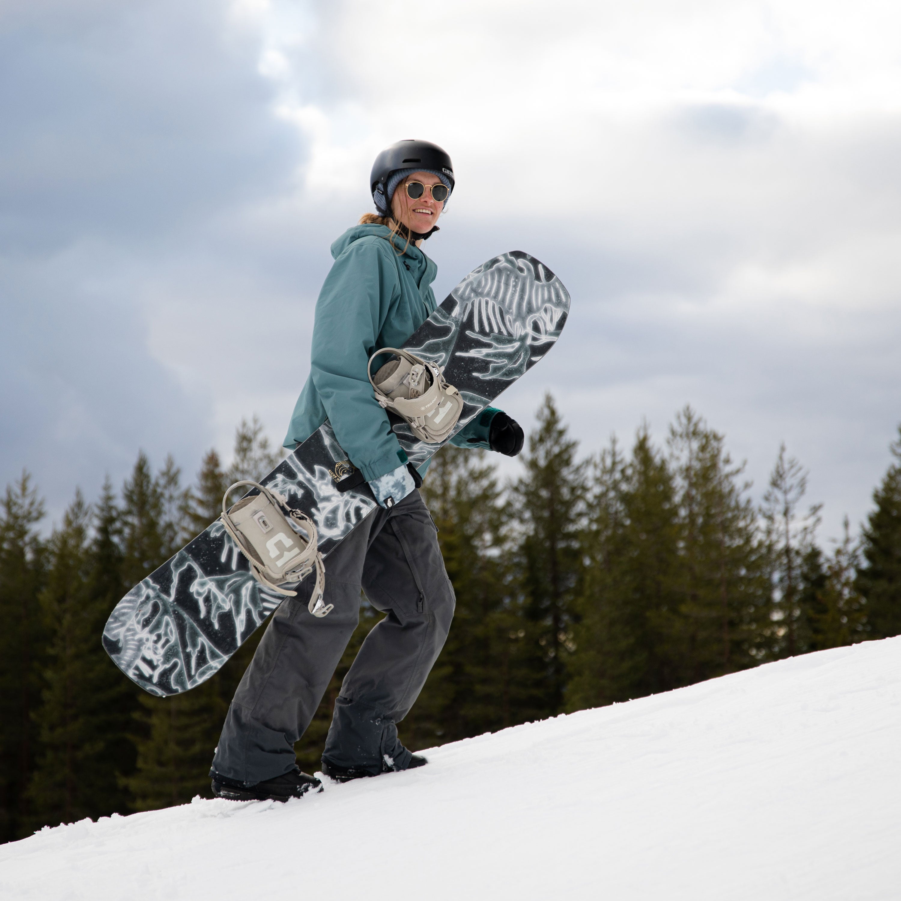 niche snowboards team rider Tove Bratthall